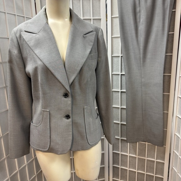 Larry Levine, Woman, Jacket+Pant Suit,Gray,Sz 12P, Long Sleeve,Buttons,Pockets.! - Picture 1 of 16